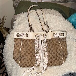 Gucci Beige and Cream Shoulder Bag